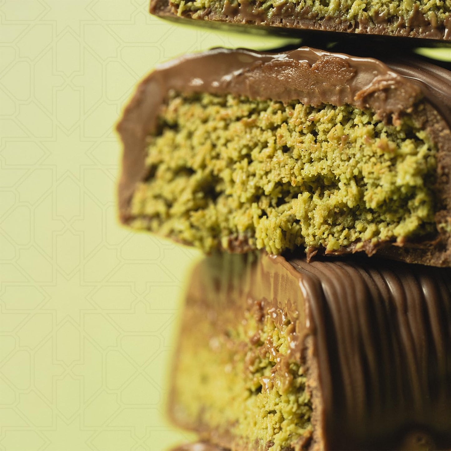 Lovetta Dubai Chocolate Bar Pistachio Knafeh – Luxury Milk Chocolate with Pistachio Cream & Kataifi Filling, 1 Pack
